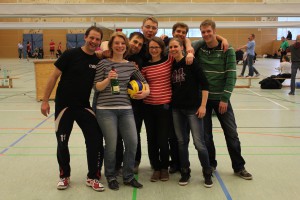 Das Team feiert den gelungenen Klassenerhalt