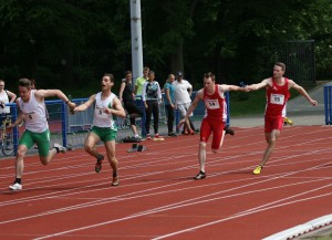 4x100m: Jonas Möller wechselt auf Dominique Arndt
